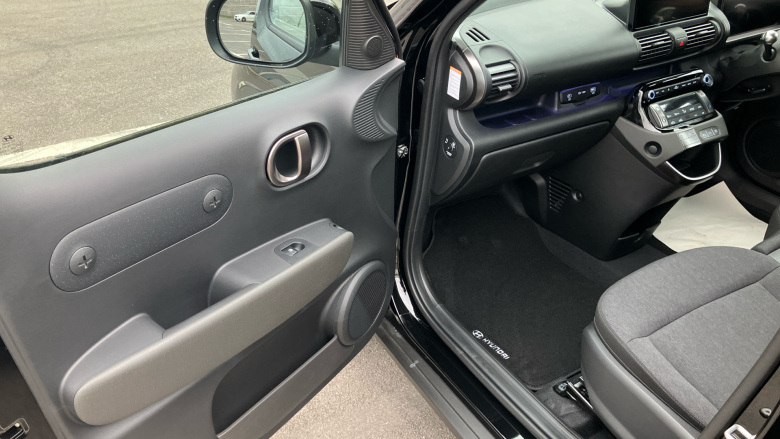 Hyundai INSTER 85kW 02 49kWh 5dr Auto Electric Hatchback